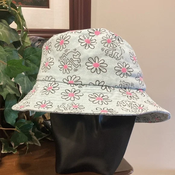 ⭐️HOST PICK!⭐️ NWOT - Keith Haring® Pop Art Blue Pink Daisy Packable Bucket Hat - Picture 2 of 14
